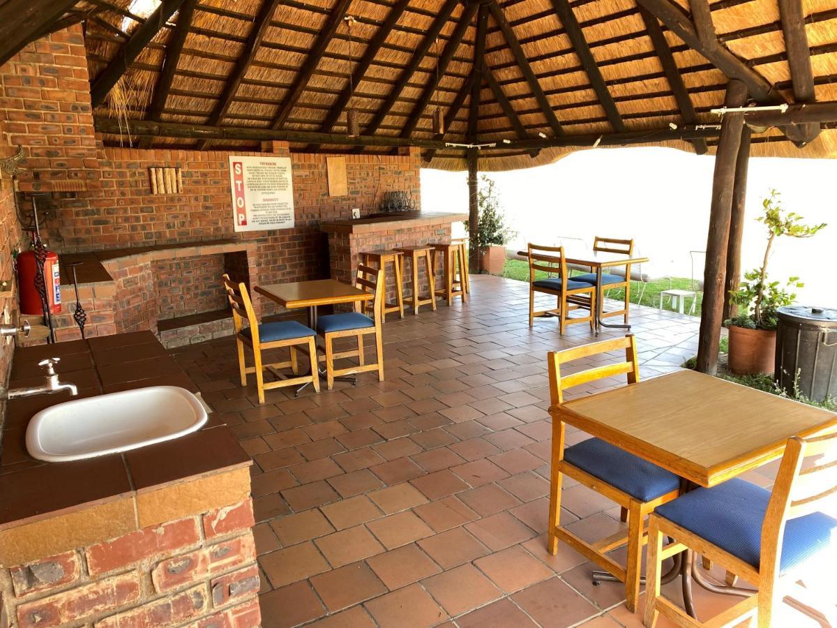 Graceland Self-Catering Cottages Уинтъртън Екстериор снимка