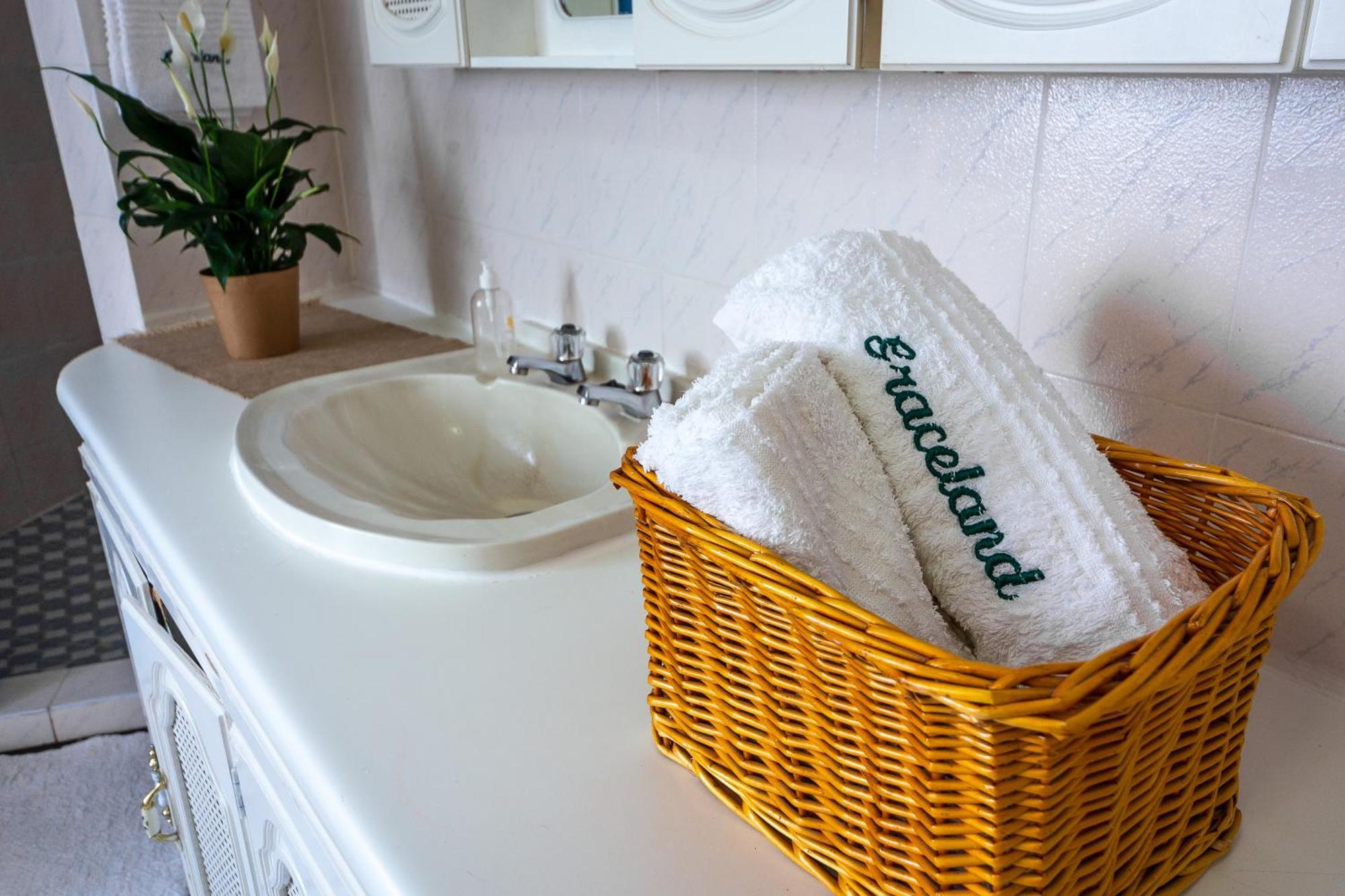 Graceland Self-Catering Cottages Уинтъртън Екстериор снимка