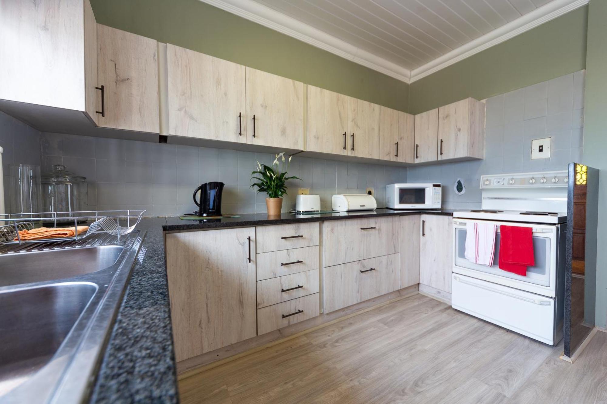Graceland Self-Catering Cottages Уинтъртън Екстериор снимка