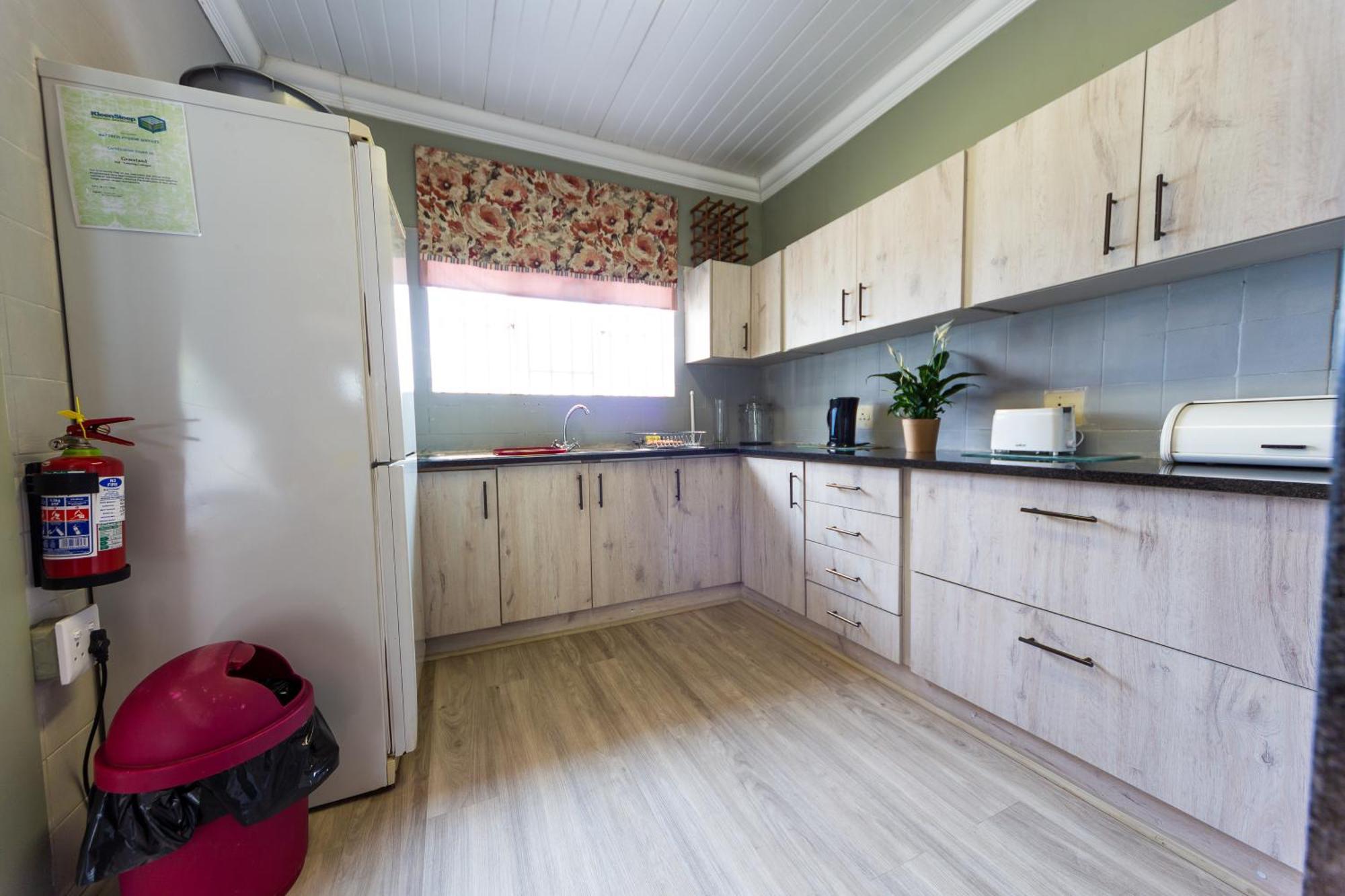 Graceland Self-Catering Cottages Уинтъртън Екстериор снимка