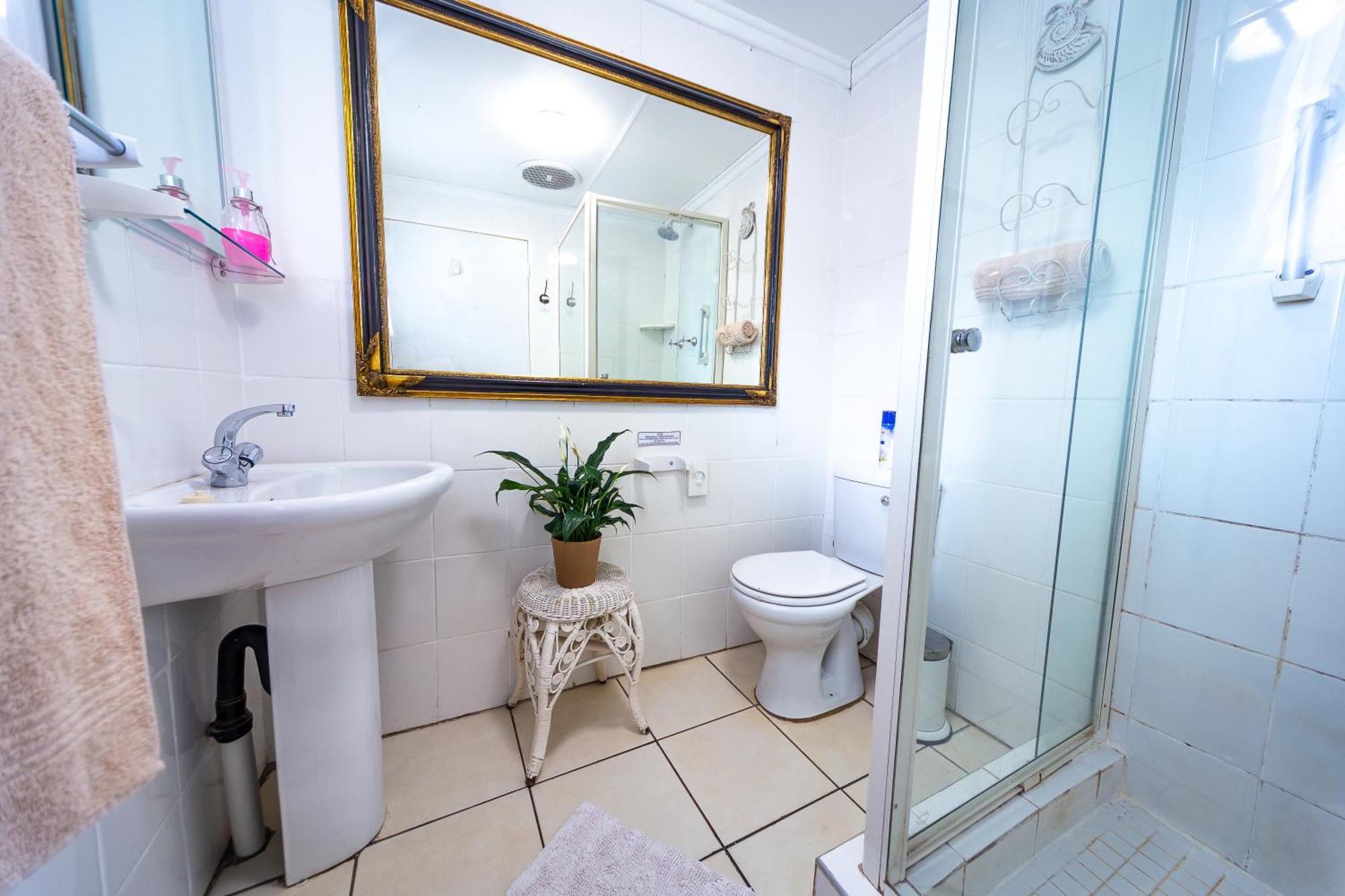 Graceland Self-Catering Cottages Уинтъртън Екстериор снимка